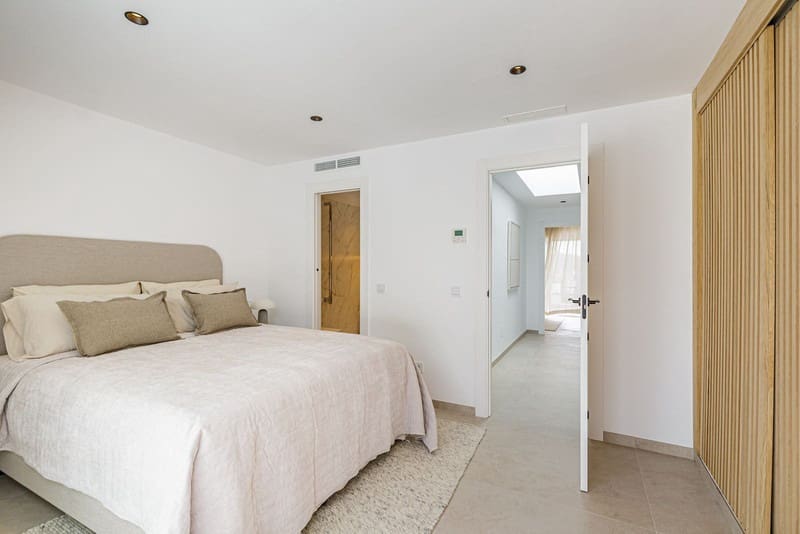 4 bedroom Townhouse for sale in Nueva Andalucia with pool garage - € 899,000 (Ref: 9935867)