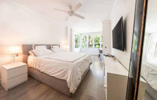 3 soveværelse Strandlejlighed til salg i Puerto Banus, Marbella med swimmingpool - € 4.900.000 (Ref: 9935933)