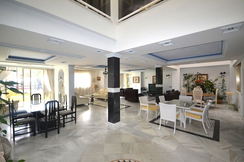 4 Zimmer Strandapartment zu verkaufen in Puerto Banus mit Pool Garage - 4.800.000 € (Ref: 9935934)