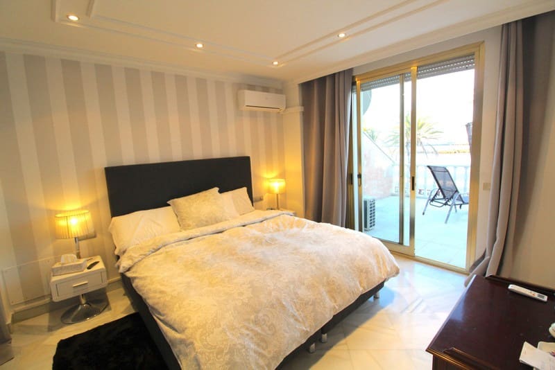 4 Zimmer Strandapartment zu verkaufen in Puerto Banus mit Pool Garage - 4.800.000 € (Ref: 9935934)