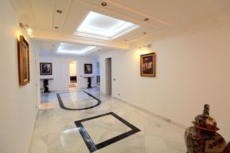 4 Zimmer Strandapartment zu verkaufen in Puerto Banus mit Pool Garage - 4.800.000 € (Ref: 9935934)