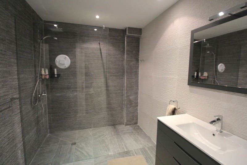 4 Zimmer Strandapartment zu verkaufen in Puerto Banus mit Pool Garage - 4.800.000 € (Ref: 9935934)
