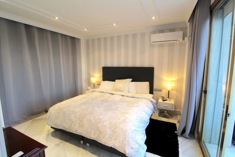 4 Zimmer Strandapartment zu verkaufen in Puerto Banus mit Pool Garage - 4.800.000 € (Ref: 9935934)