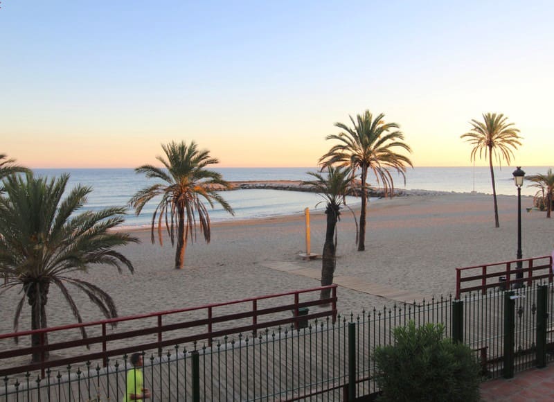 4 Zimmer Strandapartment zu verkaufen in Puerto Banus mit Pool Garage - 4.800.000 € (Ref: 9935934)