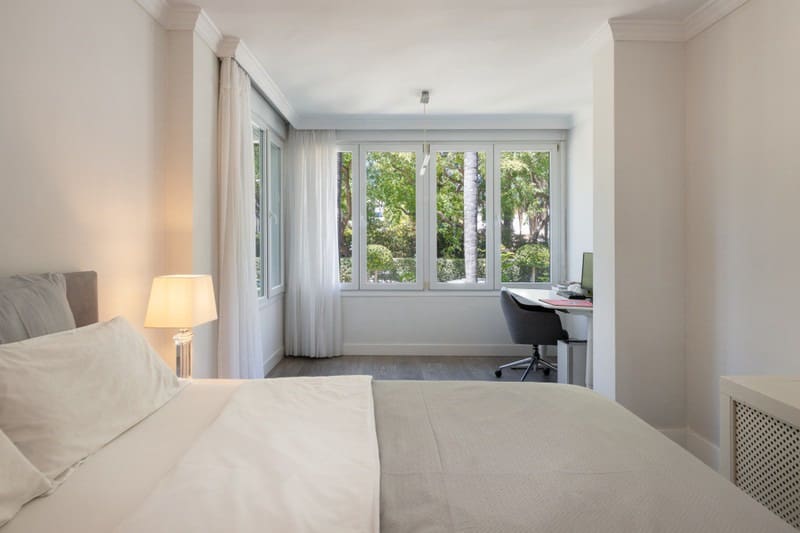 3 Zimmer Strandapartment zu verkaufen in Puerto Banus mit Pool Garage - 4.900.000 € (Ref: 9935936)