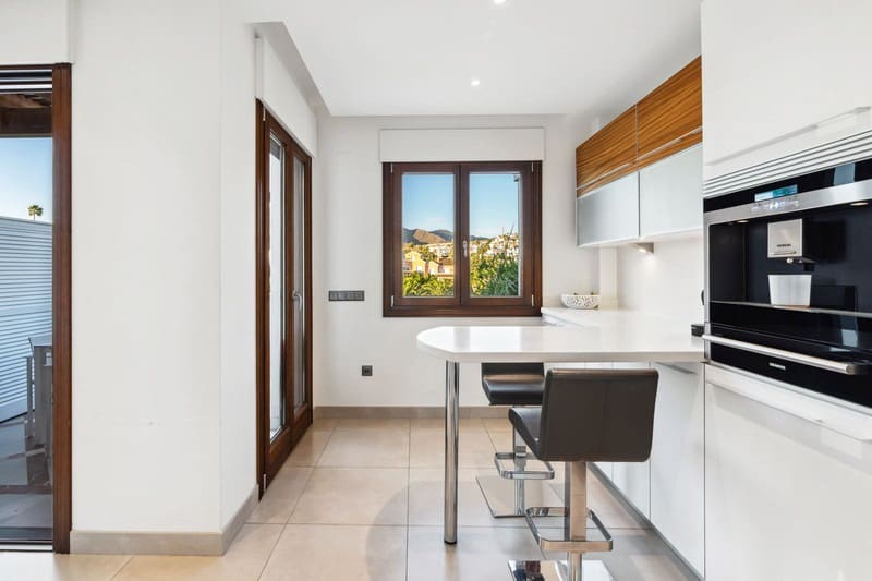 3 chambre Penthouse à vendre à Estepona avec piscine garage - 3 400 000 € (Ref: 9935938)