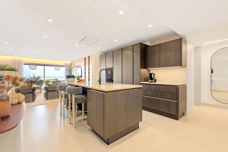 4 camera da letto Appartamento sulla Spiaggia in vendita in New Golden Mile con piscina garage - 3.995.000 € (Rif: 9935939)