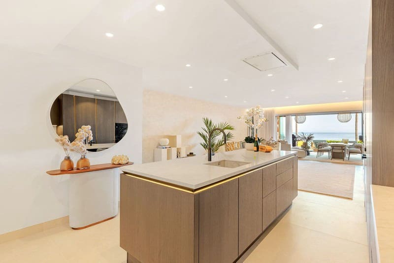 4 camera da letto Appartamento sulla Spiaggia in vendita in New Golden Mile con piscina garage - 3.995.000 € (Rif: 9935939)