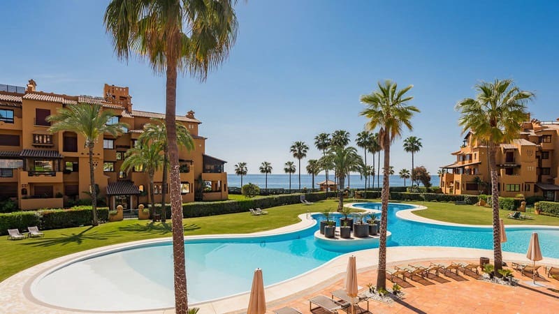 4 camera da letto Appartamento sulla Spiaggia in vendita in New Golden Mile con piscina garage - 3.995.000 € (Rif: 9935939)