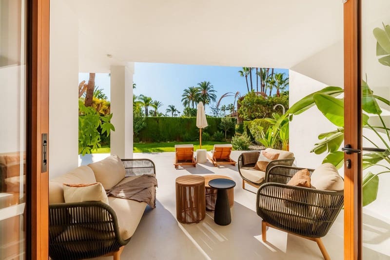 4 bedroom Apartment for sale in Nueva Andalucia with pool garage - € 2,545,000 (Ref: 9935943)