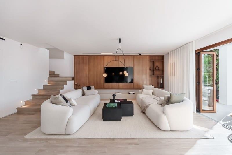 4 bedroom Apartment for sale in Nueva Andalucia with pool garage - € 2,545,000 (Ref: 9935943)