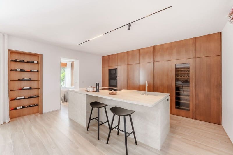 4 bedroom Apartment for sale in Nueva Andalucia with pool garage - € 2,545,000 (Ref: 9935943)