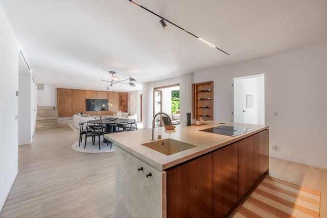 4 sypialnia Apartament na sprzedaż w Nueva Andalucia, Marbella z basenem garażem - 2 545 000 € (Ref: 9935943)