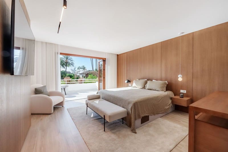4 bedroom Apartment for sale in Nueva Andalucia with pool garage - € 2,545,000 (Ref: 9935943)