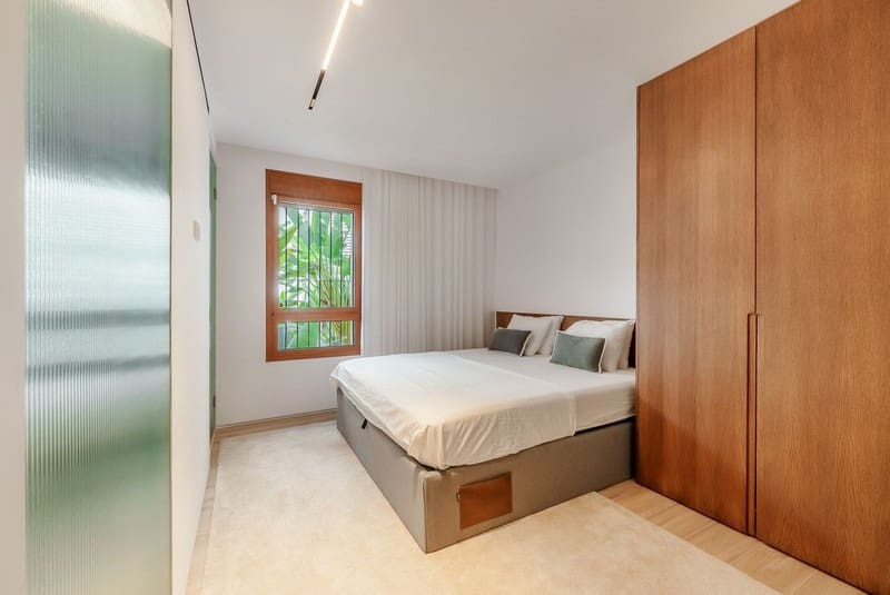 4 bedroom Apartment for sale in Nueva Andalucia with pool garage - € 2,545,000 (Ref: 9935943)