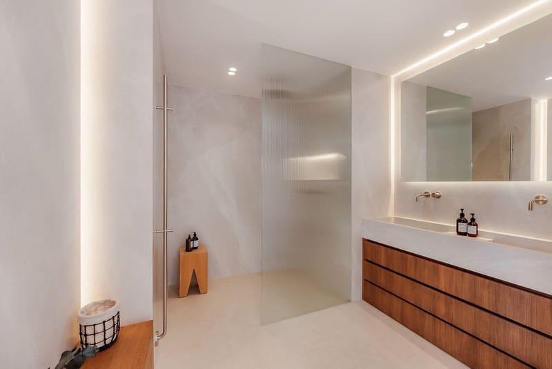 4 bedroom Apartment for sale in Nueva Andalucia with pool garage - € 2,545,000 (Ref: 9935943)