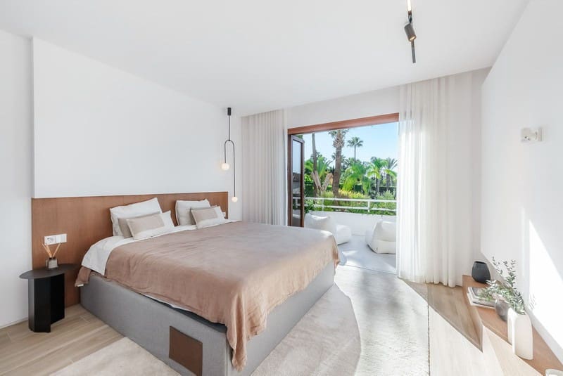 4 bedroom Apartment for sale in Nueva Andalucia with pool garage - € 2,545,000 (Ref: 9935943)