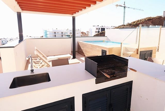 2 slaapkamer Penthouse te koop in Carvajal, Fuengirola met zwembad garage - € 799.000 (Ref: 9935944)