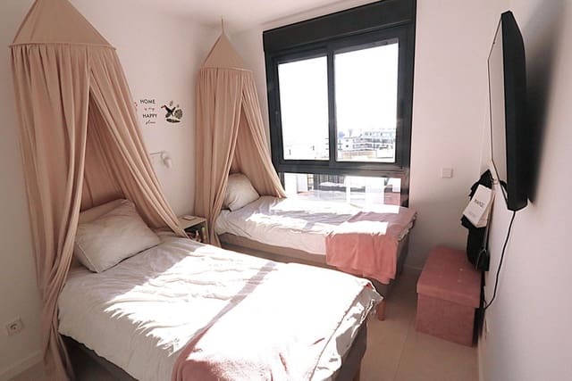 2 slaapkamer Penthouse te koop in Carvajal, Fuengirola met zwembad garage - € 799.000 (Ref: 9935944)