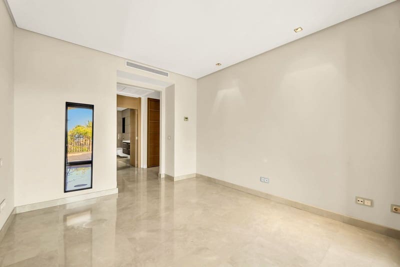 3 slaapkamer Appartement te koop in La Quinta met zwembad - € 899.000 (Ref: 9935947)