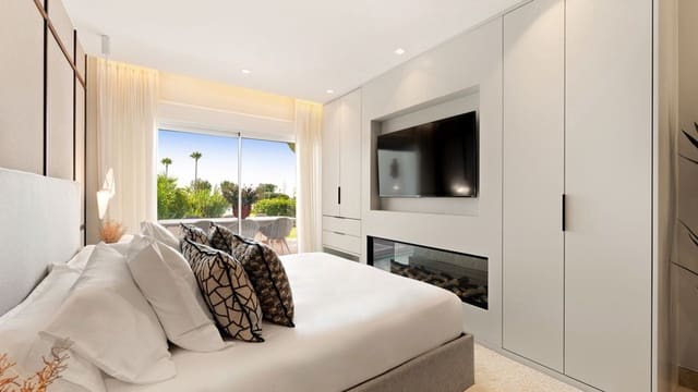 3 Zimmer Strandapartment zu verkaufen in Costalita, Estepona mit Pool Garage - 1.695.000 € (Ref: 9935948)