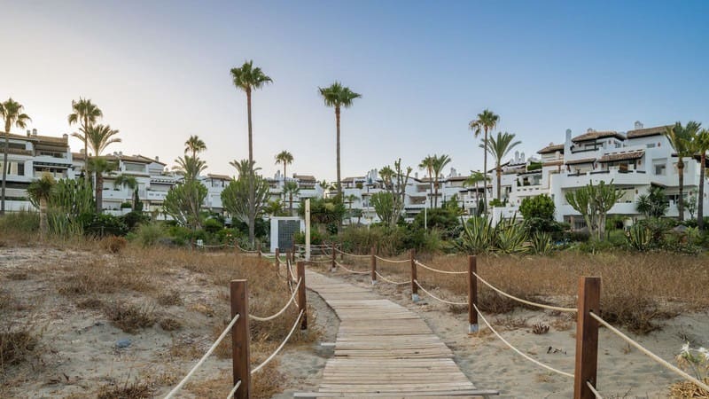 Apartamento Playa de 3 habitaciones en Costalita en venta con piscina garaje - 1.695.000 € (Ref: 9935948)