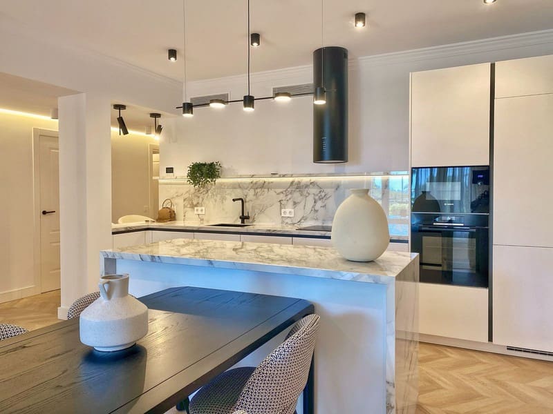 3 soveværelse Strandlejlighed til salg i New Golden Mile med swimmingpool garage - € 1.050.000 (Ref: 9935951)