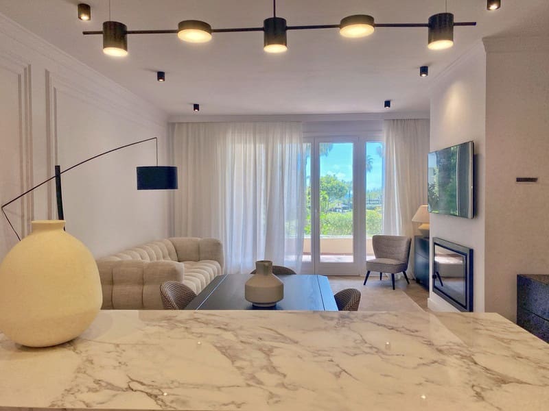 3 soveværelse Strandlejlighed til salg i New Golden Mile med swimmingpool garage - € 1.050.000 (Ref: 9935951)