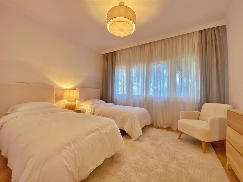 3 soveværelse Strandlejlighed til salg i New Golden Mile med swimmingpool garage - € 1.050.000 (Ref: 9935951)
