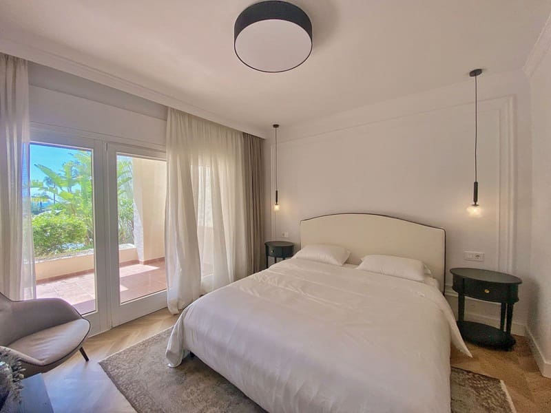 3 soveværelse Strandlejlighed til salg i New Golden Mile med swimmingpool garage - € 1.050.000 (Ref: 9935951)