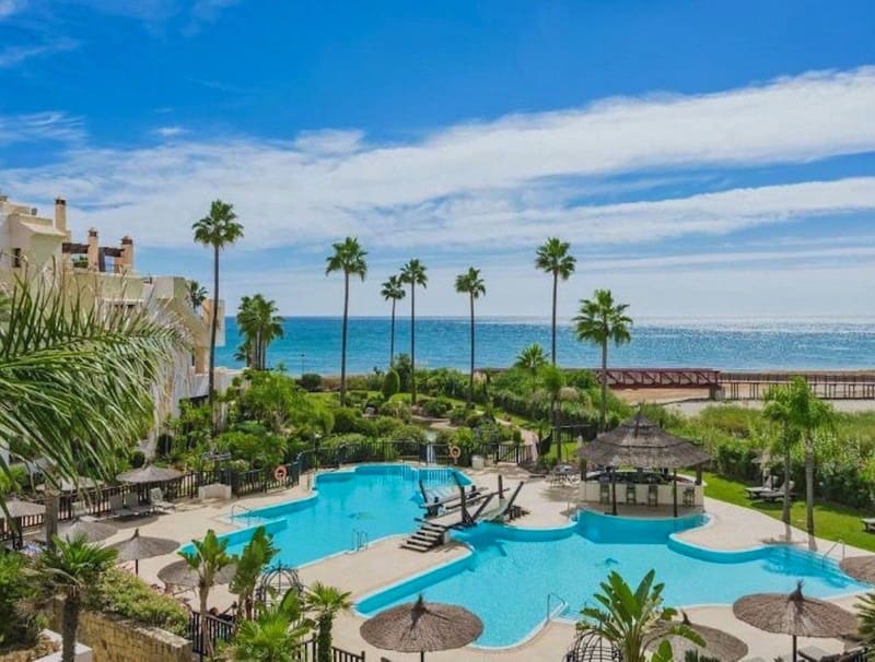 3 soveværelse Strandlejlighed til salg i New Golden Mile med swimmingpool garage - € 1.050.000 (Ref: 9935951)