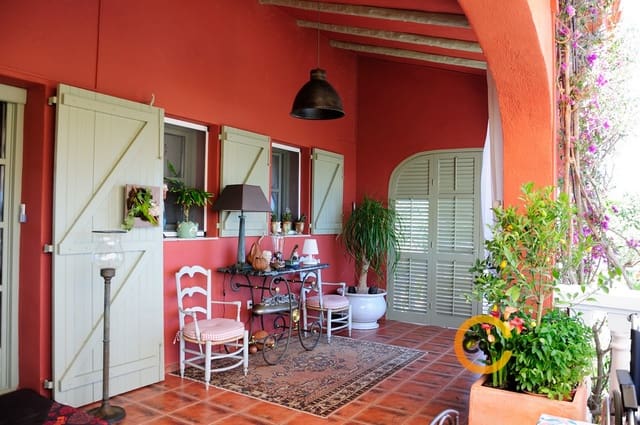 4 soveværelse Villa til salg i Càlig med swimmingpool garage - € 565.000 (Ref: 3515546)