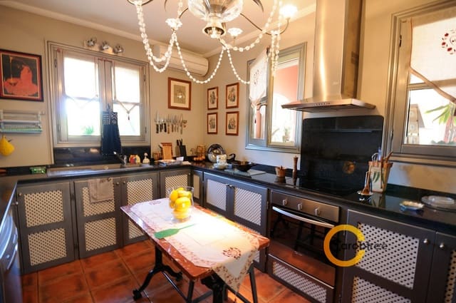 4 soveværelse Villa til salg i Càlig med swimmingpool garage - € 565.000 (Ref: 3515546)