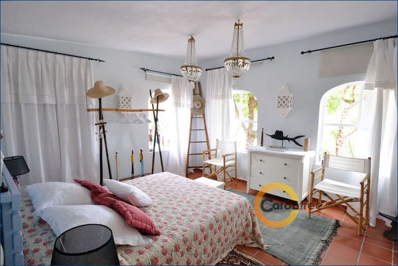 4 soveværelse Villa til salg i Calig med swimmingpool garage - € 565.000 (Ref: 3515546)