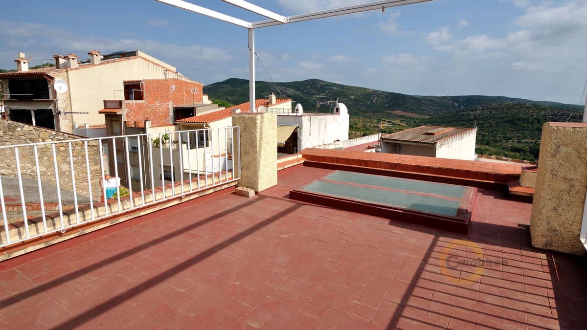 2 bedroom Townhouse for sale in Cervera del Maestre / Cervera del Maestrat with pool - € 145,000 (Ref: 6988217)
