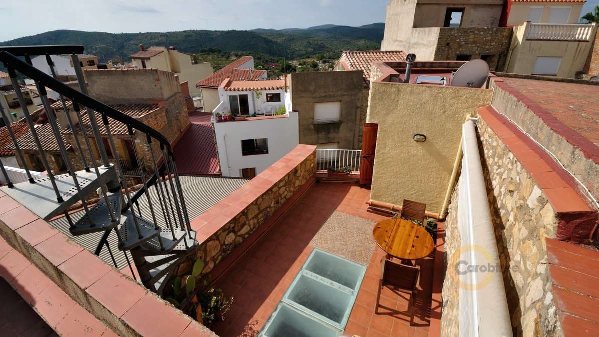 2 bedroom Townhouse for sale in Cervera del Maestre / Cervera del Maestrat with pool - € 145,000 (Ref: 6988217)