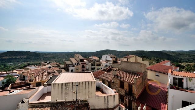 2 bedroom Townhouse for sale in Cervera del Maestre / Cervera del Maestrat with pool - € 145,000 (Ref: 6988217)