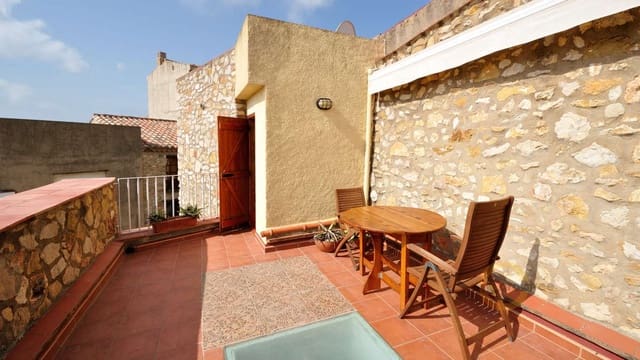 2 bedroom Townhouse for sale in Cervera del Maestre / Cervera del Maestrat with pool - € 145,000 (Ref: 6988217)