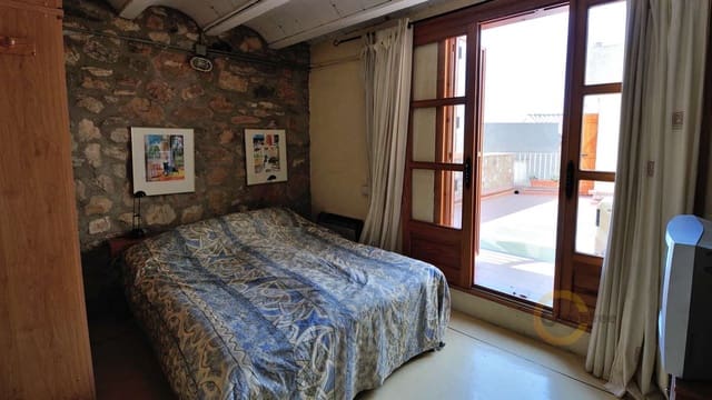 2 bedroom Townhouse for sale in Cervera del Maestre / Cervera del Maestrat with pool - € 145,000 (Ref: 6988217)