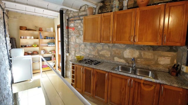 2 bedroom Townhouse for sale in Cervera del Maestre / Cervera del Maestrat with pool - € 145,000 (Ref: 6988217)