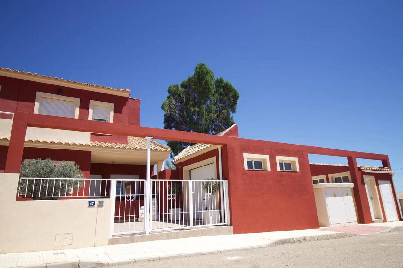 Chalet de 3 habitaciones en La Pinilla en venta con garaje - 169.995 € (Ref: 10034263)