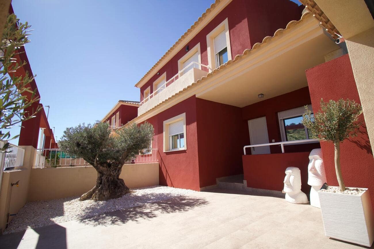Chalet de 3 habitaciones en La Pinilla en venta con garaje - 169.995 € (Ref: 10034263)