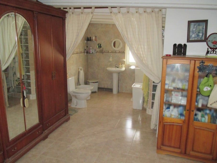 7 soveværelse Finca/Landehus til salg i La Pinilla med swimmingpool garage - € 299.950 (Ref: 2889824)