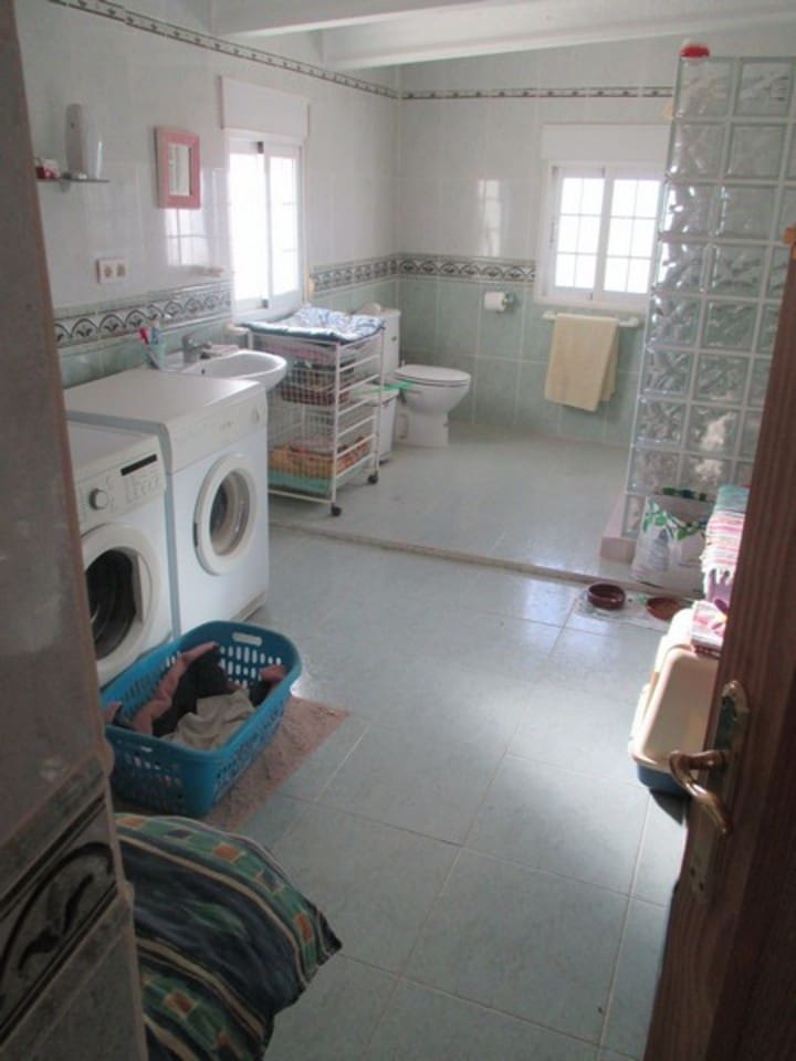 7 soveværelse Finca/Landehus til salg i La Pinilla med swimmingpool garage - € 299.950 (Ref: 2889824)