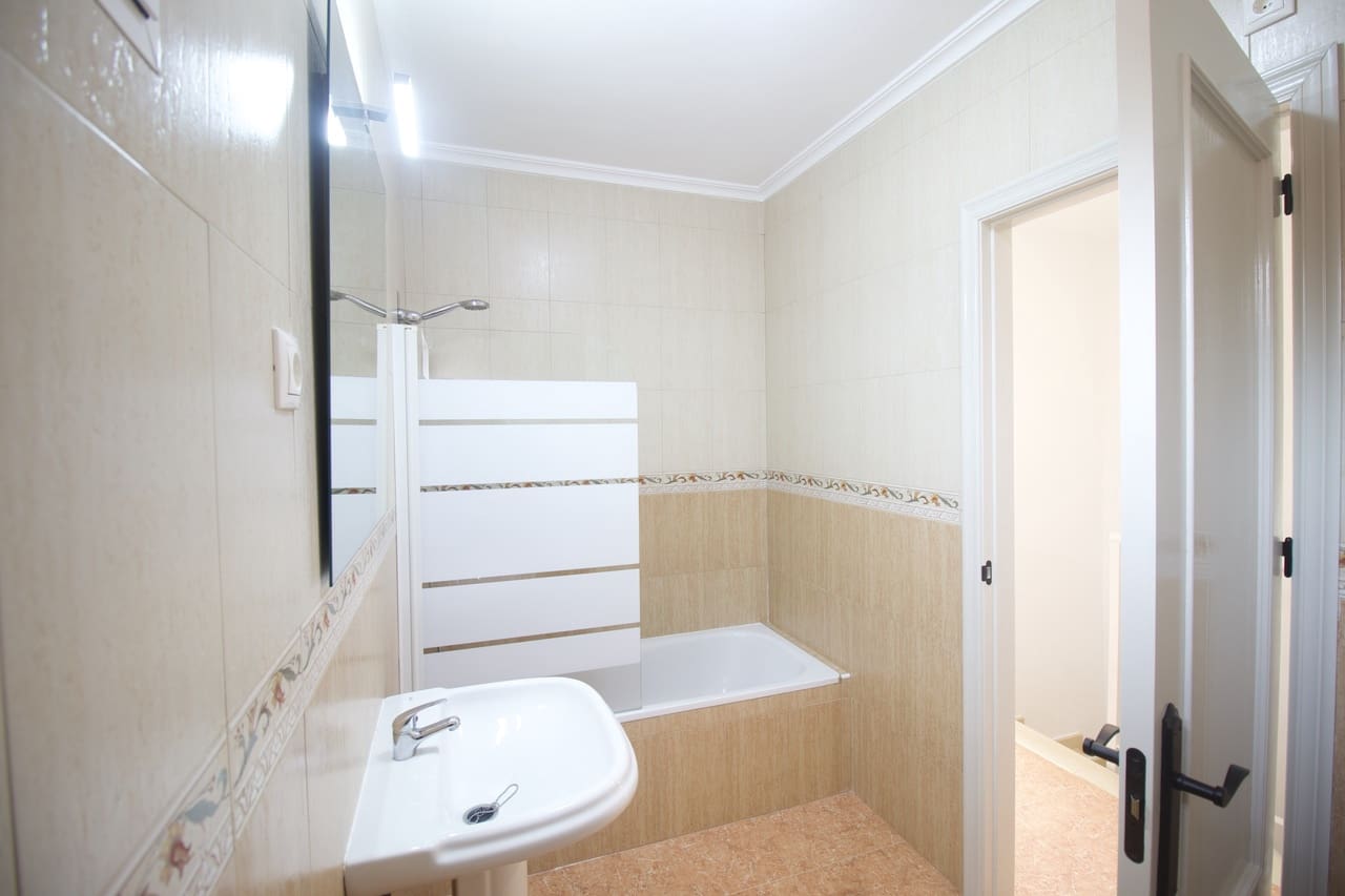 3 sypialnia Dom blizniak na sprzedaż w La Pinilla z garażem - 149 995 € (Ref: 7375566)