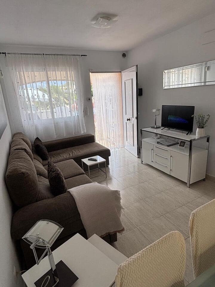 Villa/Maison de 2 chambres à louer à Camposol avec piscine - 650 € (Ref: 9000172)