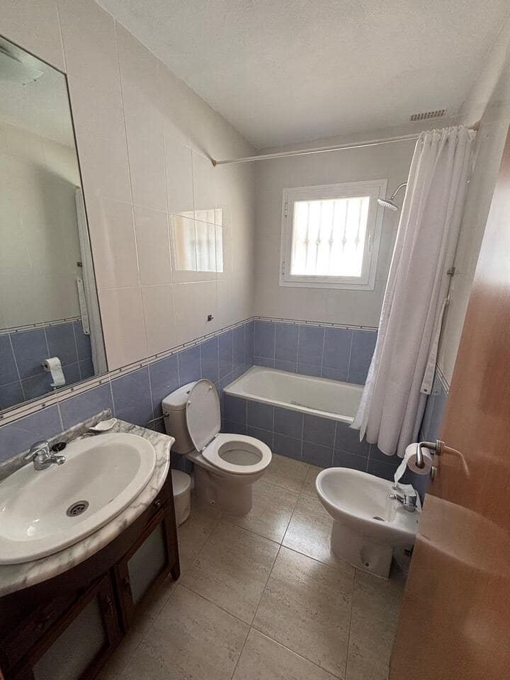 Villa/Maison de 2 chambres à louer à Camposol avec piscine - 650 € (Ref: 9000172)