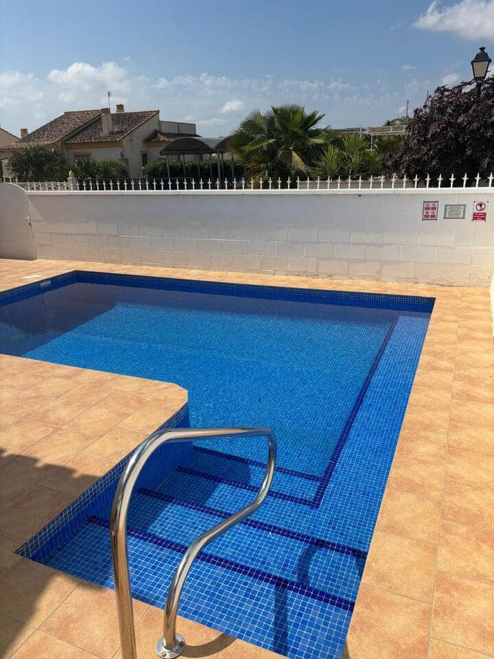 Villa/Maison de 2 chambres à louer à Camposol avec piscine - 650 € (Ref: 9000172)