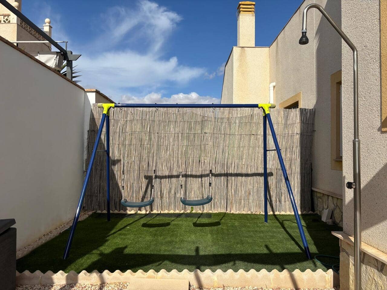 Villa/Maison de 2 chambres à louer à Camposol avec piscine - 650 € (Ref: 9000172)