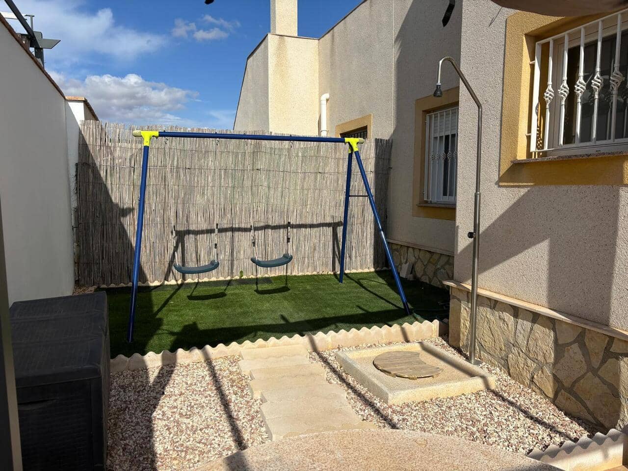 Villa/Maison de 2 chambres à louer à Camposol avec piscine - 650 € (Ref: 9000172)